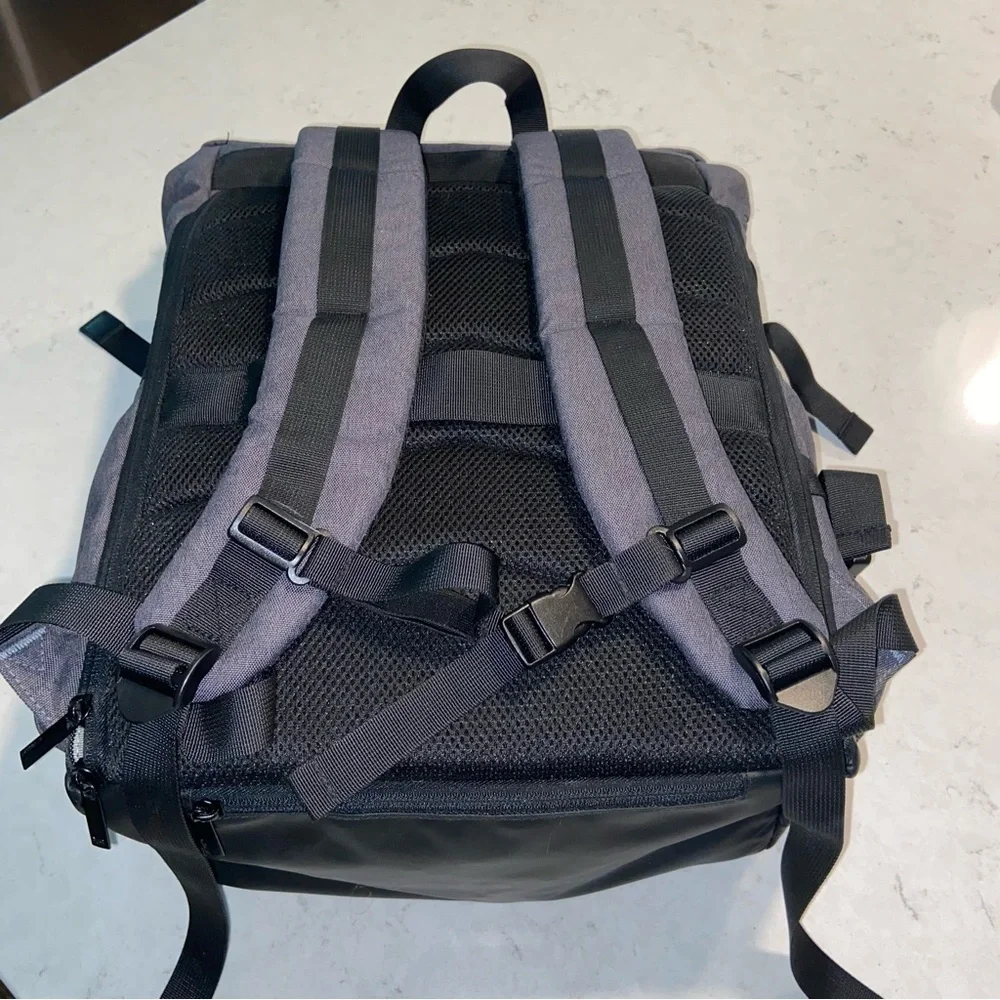 BAGSMART Large Grey Camara backpack bag w/ compartments